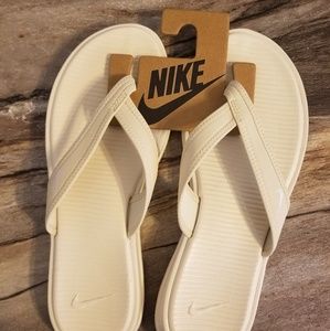 Nike size 9 thong sandal